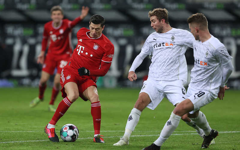 Liga niemiecka: Gol Lewandowskiego z rzutu karnego, ale porażka Bayernu