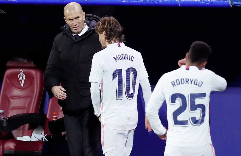 Liga hiszpańska: Zidane znów prowadzi treningi w Realu, mecz lidera odwołany
