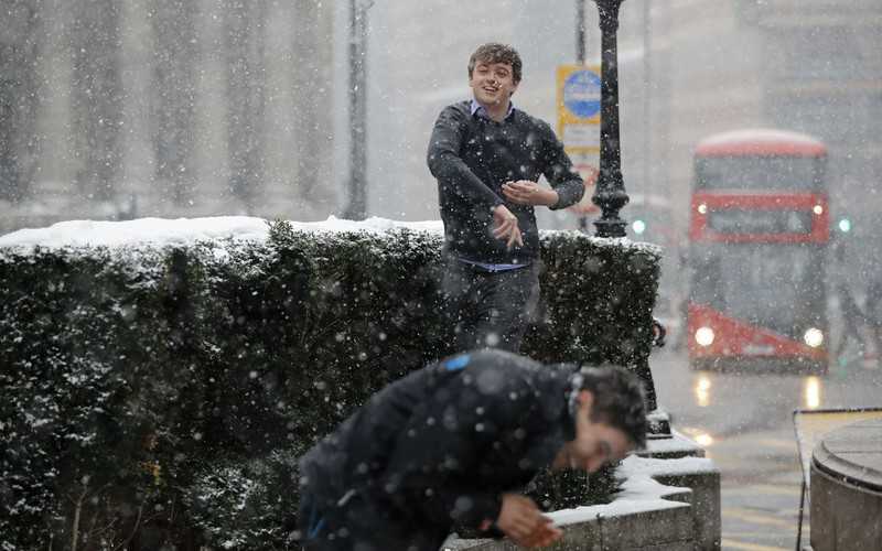 London braces for this weekend as icy showers batter UK 