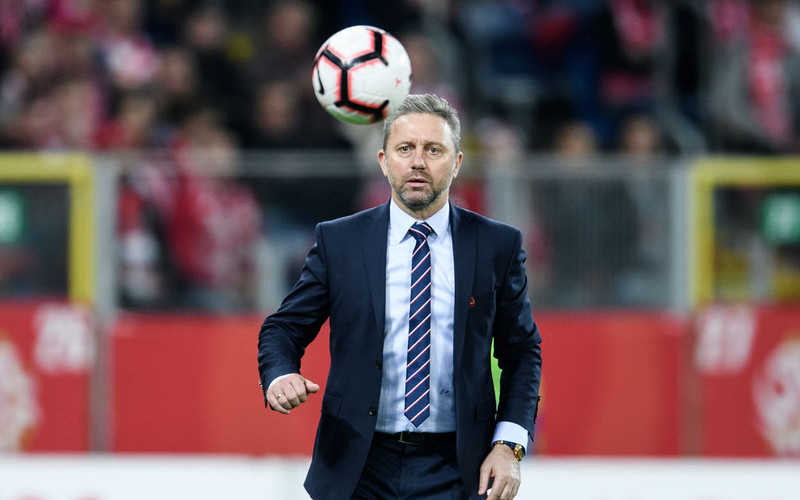 Poland national team announces departure of coach Brzeczek