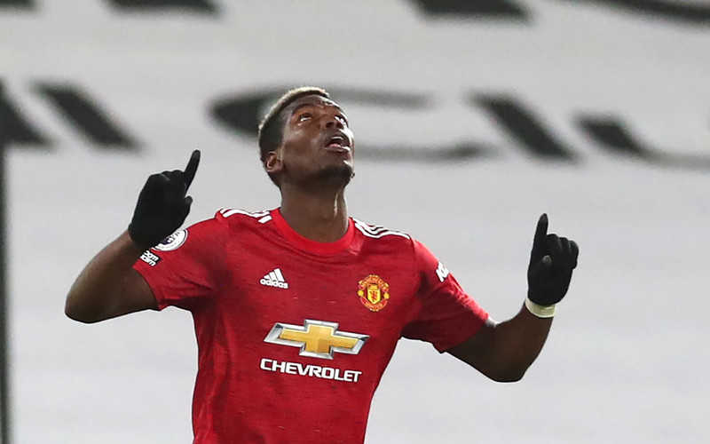 Fulham 1-2 Manchester United: Pogba wonder goal sends United top