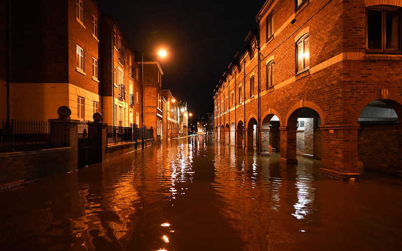 Wielka Brytania pod wodą. Ponad 200 alertów powodziowych