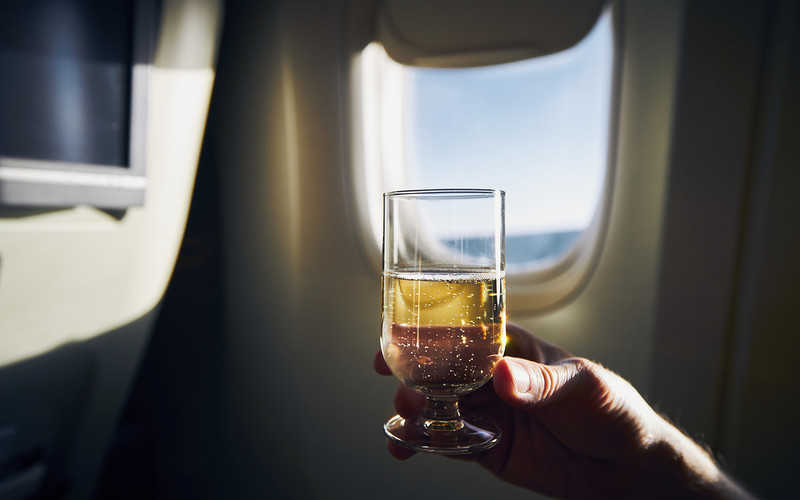 USA: Linie lotnicze będą sprzedawały niewykorzystane wino z dostawą do domu 