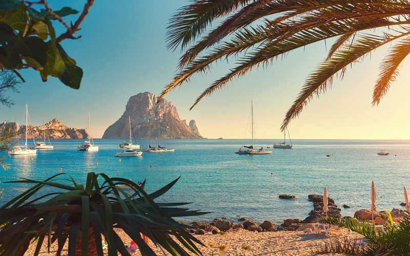 Hiszpańska Ibiza odcięta od świata. Liczba zakażeń na wyspie "jest rekordowa"