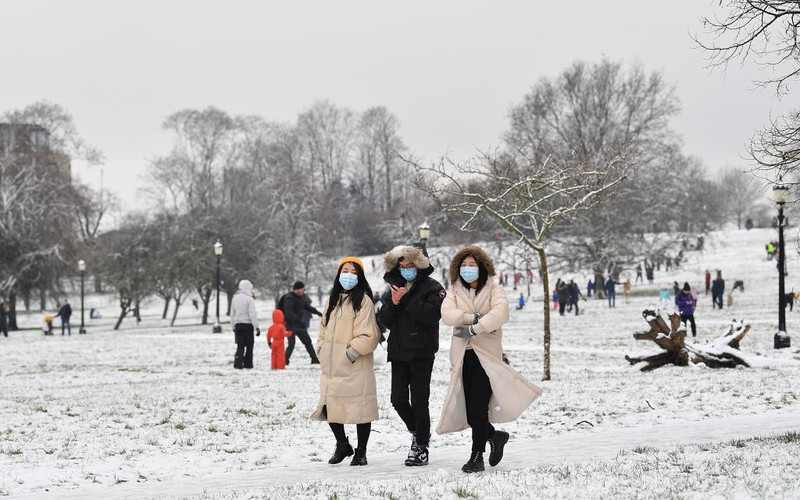 77 przypadków zakażenia południowoafrykańską odmianą koronawirusa w UK