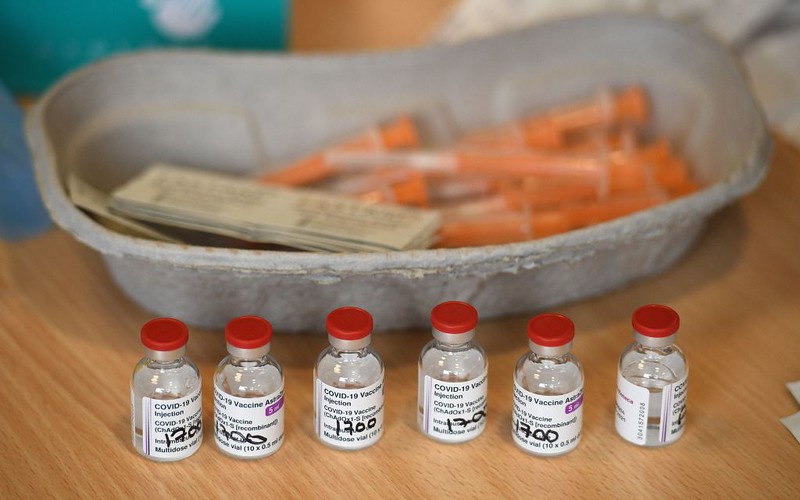 Vaccinated people must stick to lockdown rules as they may spread coronavirus, says Jonathan Van-Tam