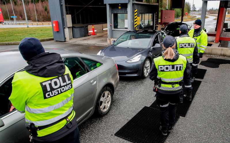 Szwecja: Rząd zamyka granicę z Norwegią w związku z ogniskiem brytyjskiego szczepu koronawirusa
