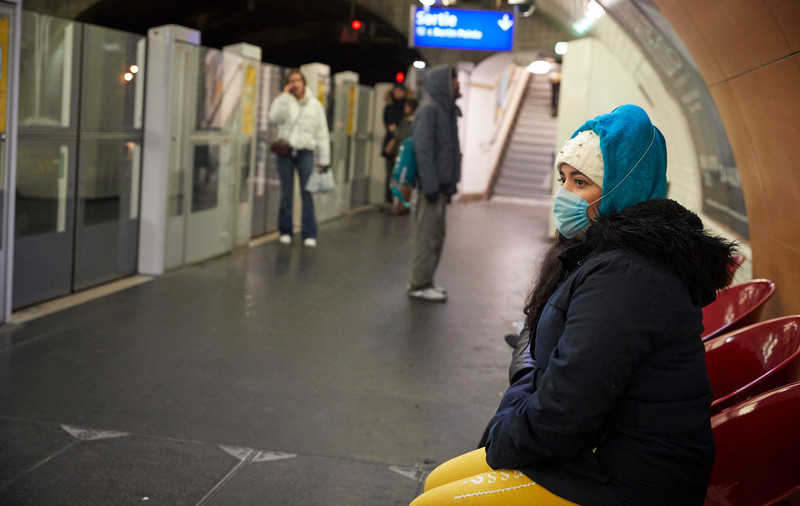 Francuska Akademia Nauk: Lepiej nie rozmawiać w metrze lub autobusie