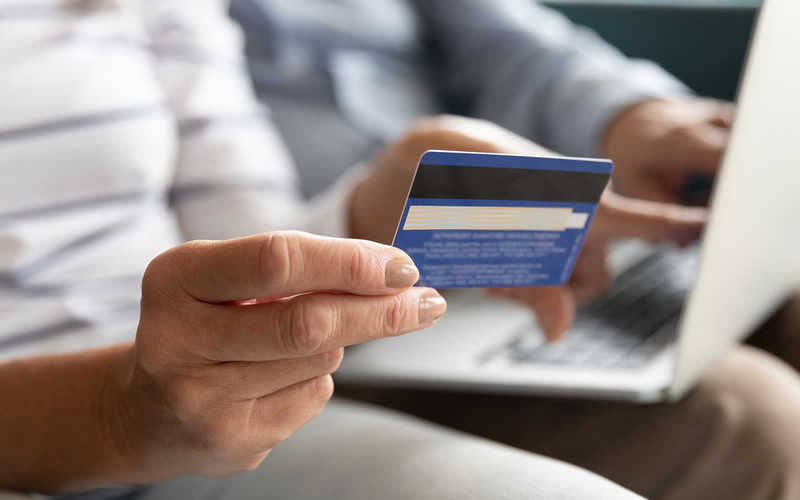 Barclaycard podwyższa minimalne spłaty zadłużenia na kartach kredytowych