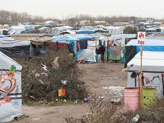 Częściowa ewakuacja "dżungli" pod Calais odroczona