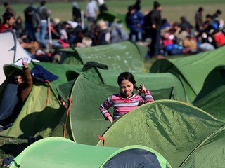 UNHCR ostrzega przed chaosem w Europie z powodu zamykania granic