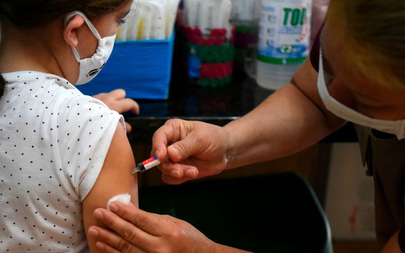US children will 'hopefully' get vaccines in late spring or early summer, says Faucid
