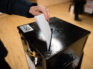 Irlandczycy wybierają niższą izbę parlamentu