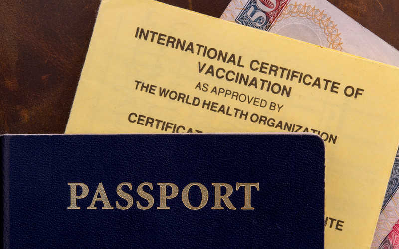"Szczepionkowe paszporty" budzą opory i kontrowersje