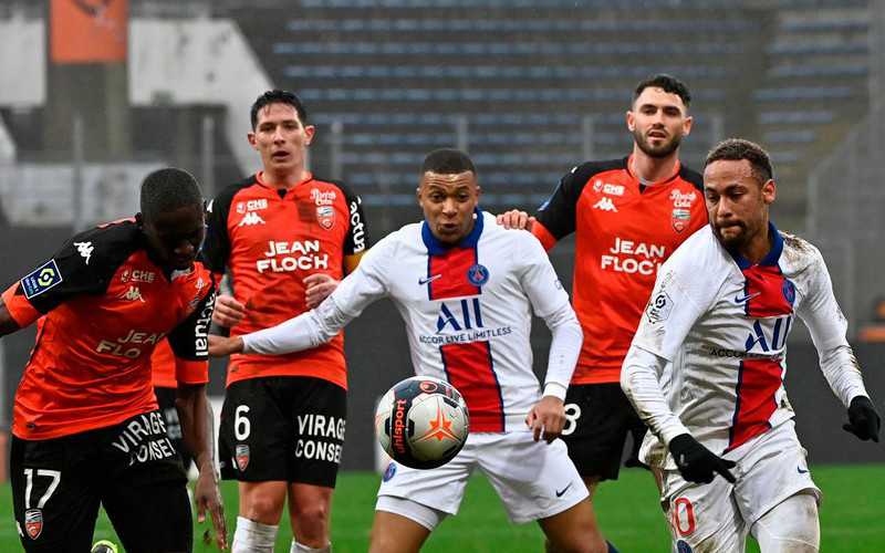 Lille leaders as PSG slip up at Lorient 