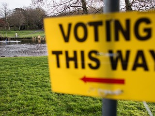 Irlandia: Rządząca partia wygrywa wybory, ale traci większość