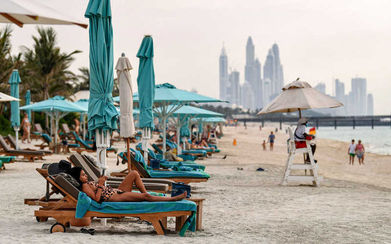 Kontrowersyjna "luksusowa turystyka szczepionkowa" do Dubaju 