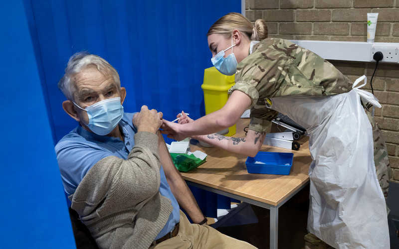 W UK już 10 mln osób dostało pierwszą dawkę szczepionki na Covid-19