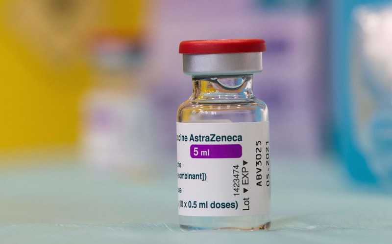 "FT": Szczepionka AstraZeneca mniej skuteczna przeciwko wariantowi koronawirusa z RPA