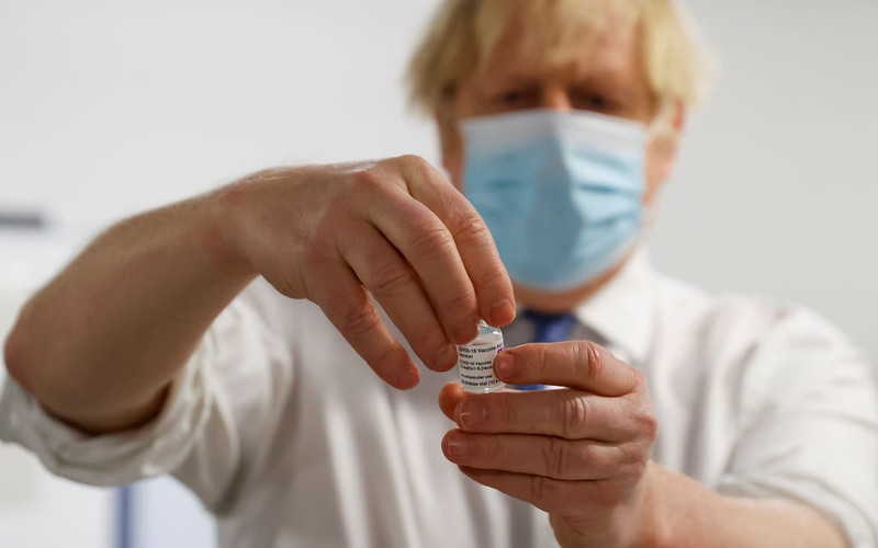 Boris Johnson: Jesteśmy pewni skuteczności obu używanych szczepionek