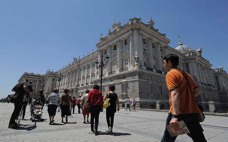 Luzowanie restrykcji w Hiszpanii przyciąga francuskich turystów