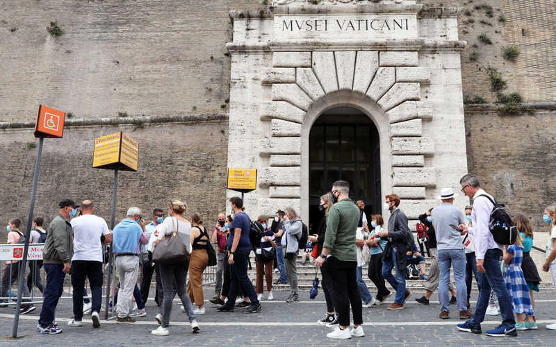 Rzymski przewodnik: Chaos, tłumy i przerażenie w Muzeach Watykańskich