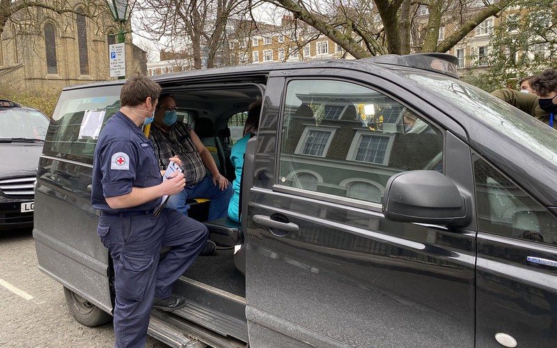 Londoners get Covid jabs in black cabs as part of ‘Vaxi Taxi’ scheme