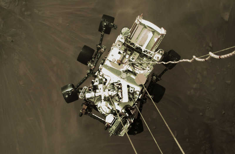 NASA opublikowała pierwsze zdjęcia z lądowania łazika na Marsie