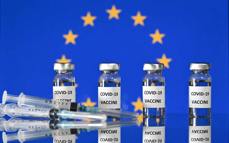 Przywódcy UE: "Brak szczepionek zagraża powrotowi do normalności"