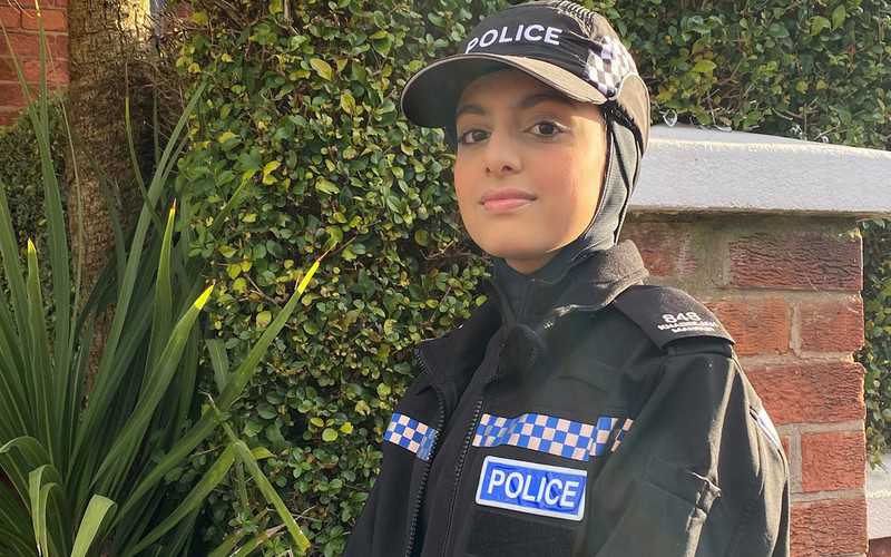 Policja w UK testuje specjalne hidżaby. Chce przyciągnąć więcej muzułmanek