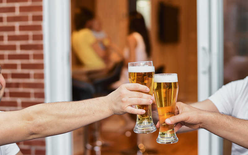 Nawyk picia piwa w domu "pozostanie po złagodzeniu restrykcji"