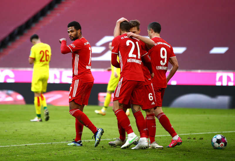 Liga niemiecka: Dwa gole Lewandowskiego, pewna wygrana Bayernu