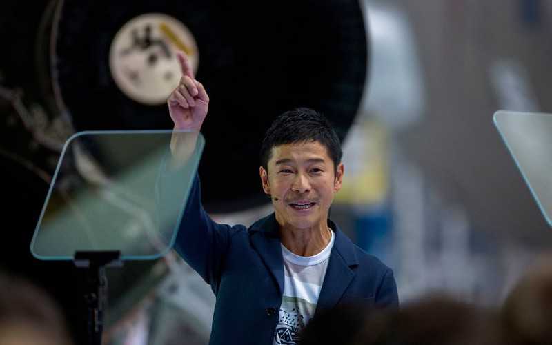 Japanese billionaire is looking for eight people to join him for a Moon voyage on SpaceX rocket