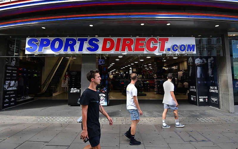 Właściciel Sports Direct ostrzega, że zamknie kolejne sklepy