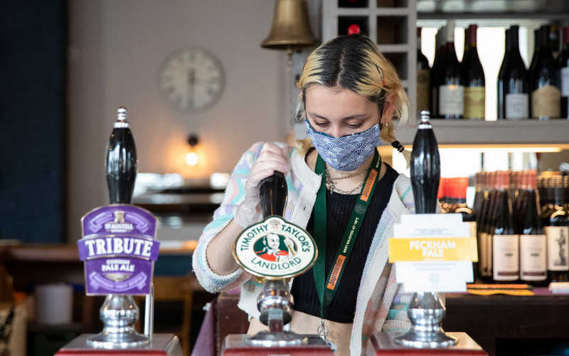Anglia: Piwa z pubu będzie się można napić na parkingu