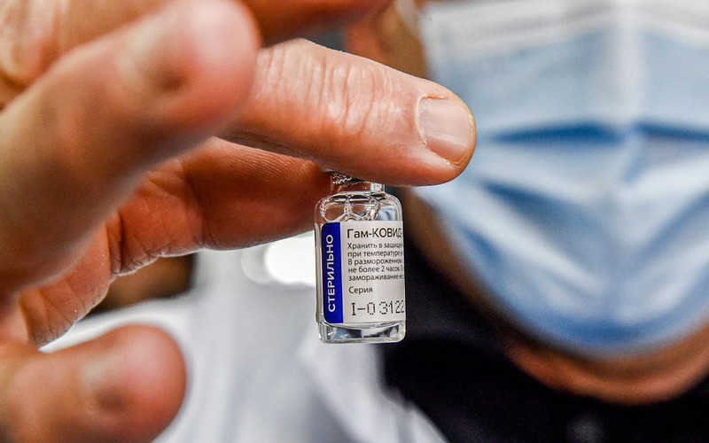 Polacy nie chcą szczepionek z Chin i Rosji