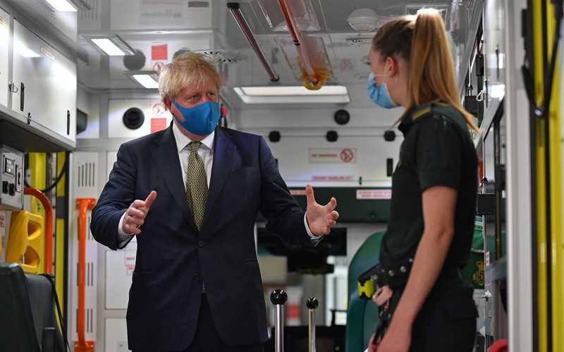 Boris Johnson broni 1 proc. podwyżek dla "bohaterów" z NHS