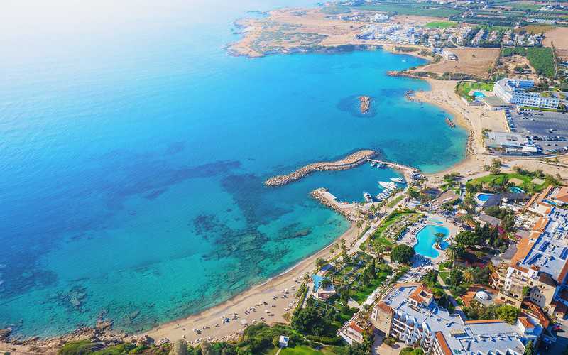 Cypr i Portugalia otwierają się dla turystów z UK. Liczba rezerwacji w górę