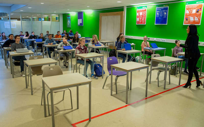 Szkoły w Europie: Stopniowy powrót do nauki stacjonarnej, wiele placówek wciąż zamkniętych