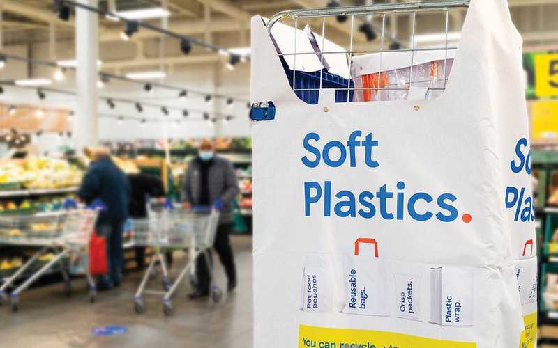Tesco uruchamia w UK punkty recyklingu "miękkiego plastiku"