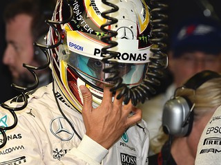 Lewis Hamilton fastest as Nico Rosberg crashes at Australian GP