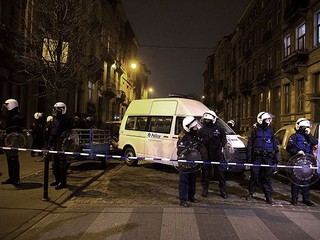 Salah Abdeslam, "mózg" zamachów w Paryżu, w rękach policji