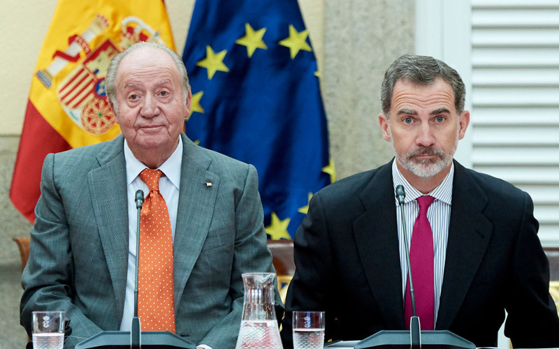 “El Mundo”: Były król Juan Carlos na razie nie wróci do kraju