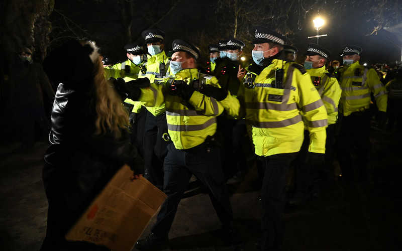 UK: Krytyka działań policji podczas upamiętnienia kobiety zabitej przez policjanta
