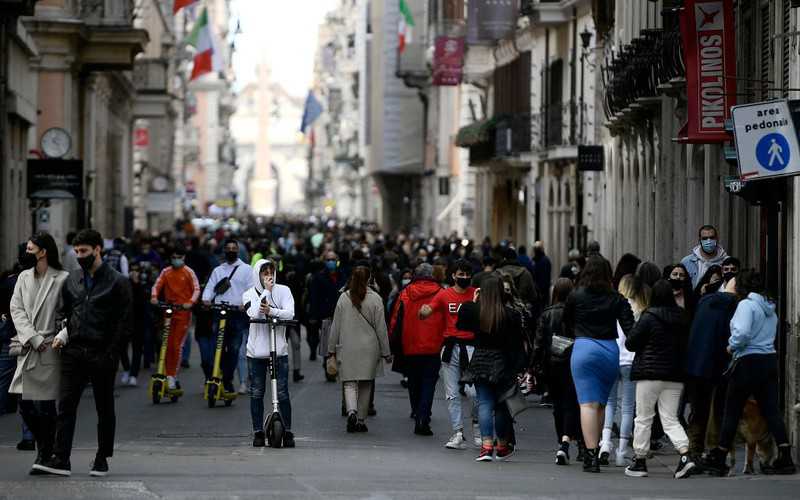 Włochy: Tłumy w miastach w ostatnim dniu wolności przed lockdownem