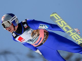 Ski jumper Schlierenzauer out for 8 months with knee injury