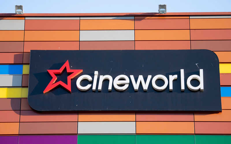 Cineworld przygotowuje się do otwarcia kin dzięki umowie z Warner Bros