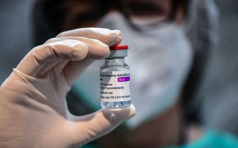 Lekarz szpitala w Oksfordzie: "Podważanie szczepionki AstraZeneca niektórym jest na rękę"