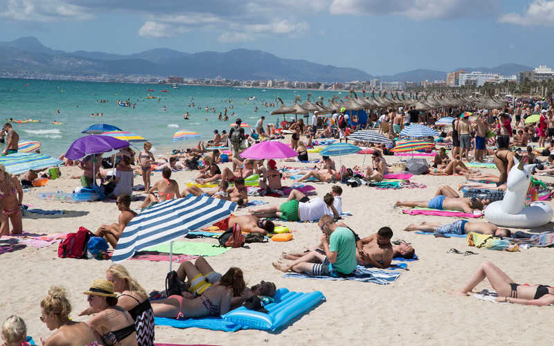 Hiszpania zezwala na przyjazd turystów. I podtrzymuje restrykcje dla miejscowych