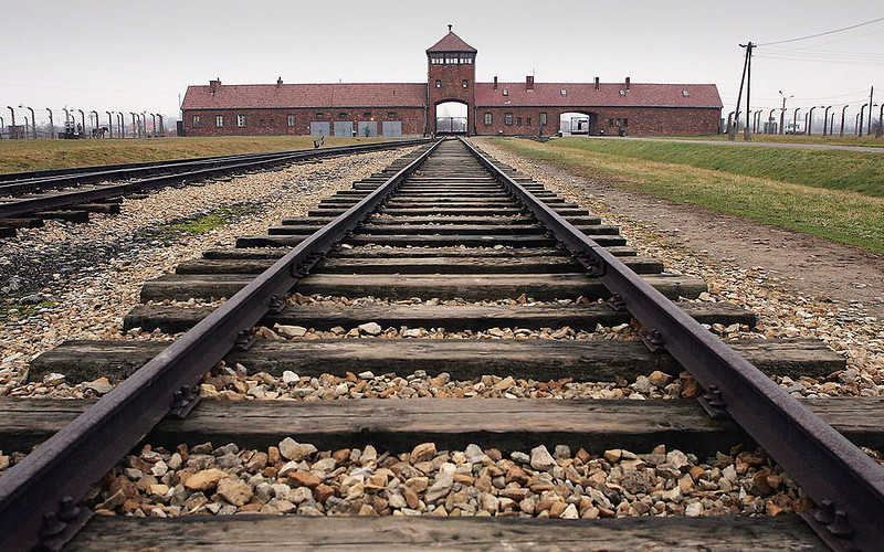 "The Guardian": Google zwleka z usuwaniem antysemickich "recenzji" muzeum Auschwitz